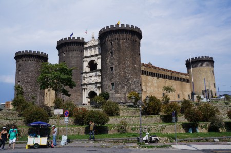 NÁPOLY - Castel Nuovo